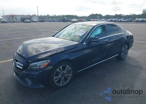 2019 Mercedes-Benz C 300 z USA, uszkodzony, nr VIN 55SWF8DB1KU302712